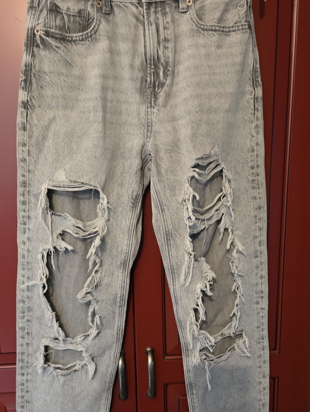 WoMen's Distressed Light Gray Ripped Jeans